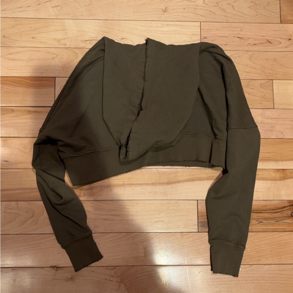LULU’S KEEP MOVING OLIVE GREEN DISTRESSED CROPPED HOODIE - Picture 5 of 5
